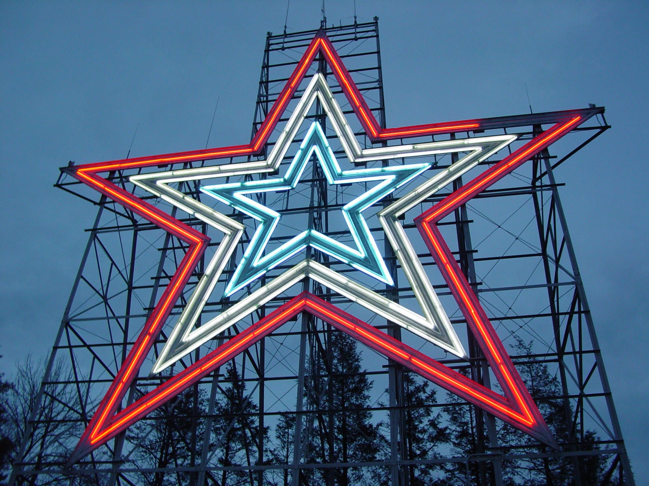 Mill Mountain Star & Zoo - Roanoke
